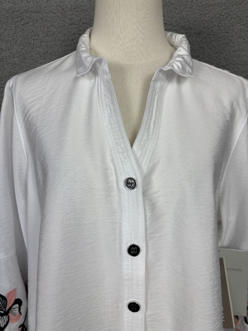 Multiples White Button-Up Blouse W/ Embroidered Floral Sleeves Size PM NWT's - Picture 2 of 8